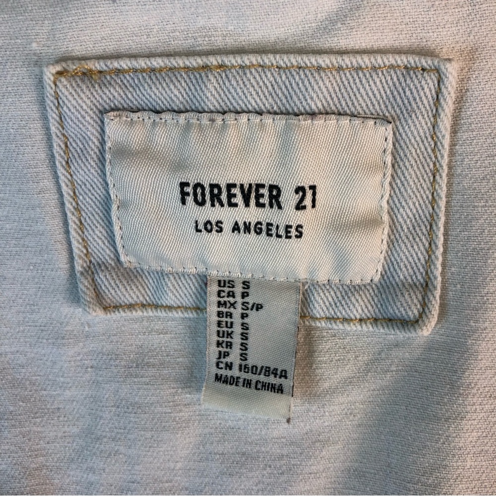 Forever 21 Denim Jacket Distressed Lightweight Trucker Jacket Blue Size Small - Picture 11 of 16